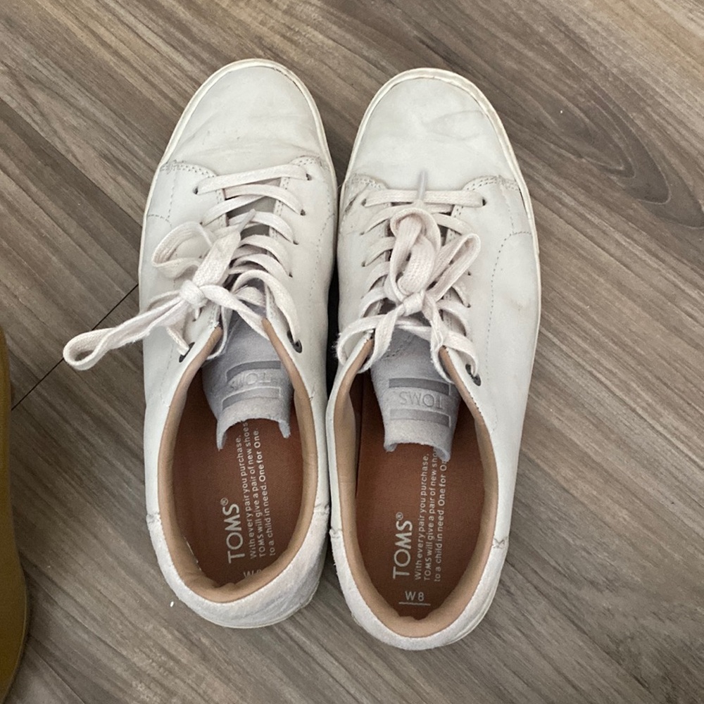 Super comfy off white sneakers